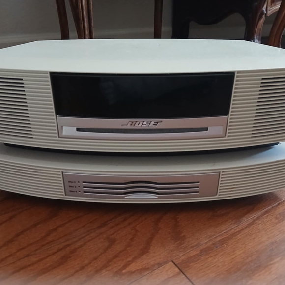 Bose Wave Music System in White - Picture 1 of 4